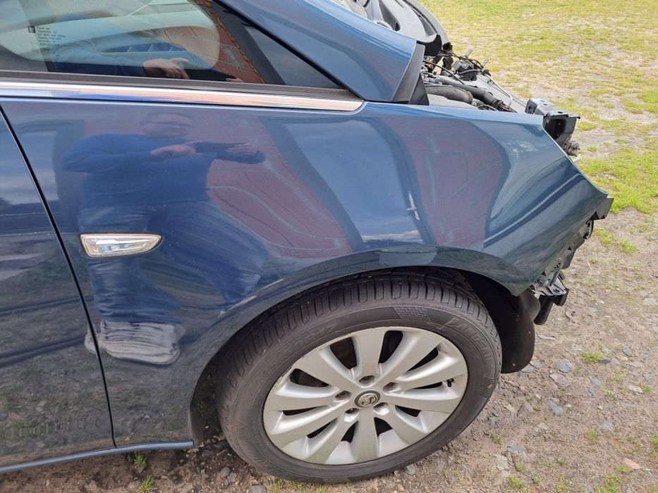 Błotnik prawy Opel Zafira C z22w