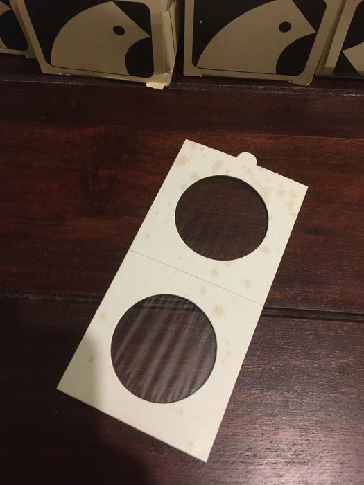 Zestaw 10 pudełek po 50 duzych (64mm) holderów na monety 43mm