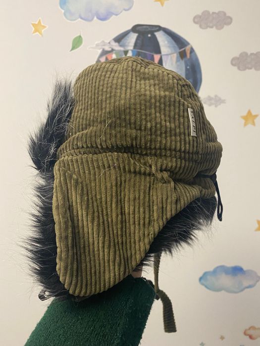 Zimowa czapka z uszami zapinana