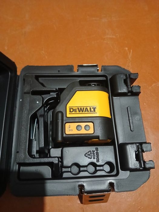 Рівень лазерний лінійний DeWALT DW088CG