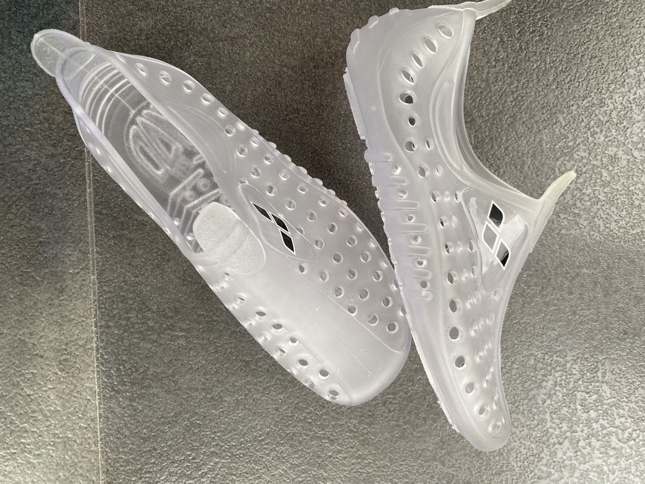 Nowe buty do wody - dobrze przylegające r. 28