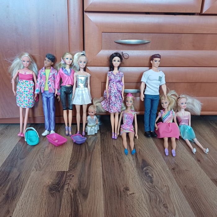 Kamper Barbie + mega zestaw lalek, szafa itd