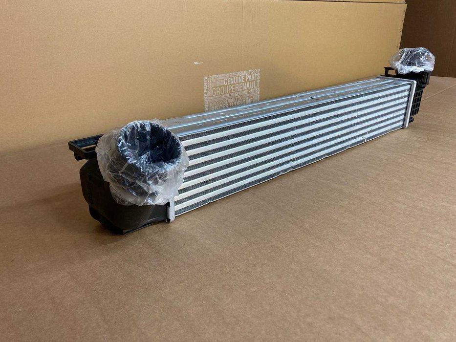 Радіатор інтеркуллер на Renault Megane 3 Scenic 3 / Grand Scenic 3