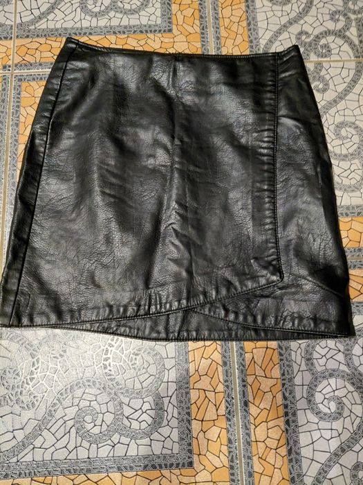 Шкіряна спідниця