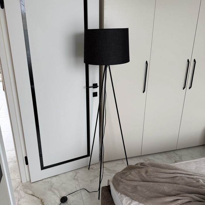 Дизайнерський чорний торшер