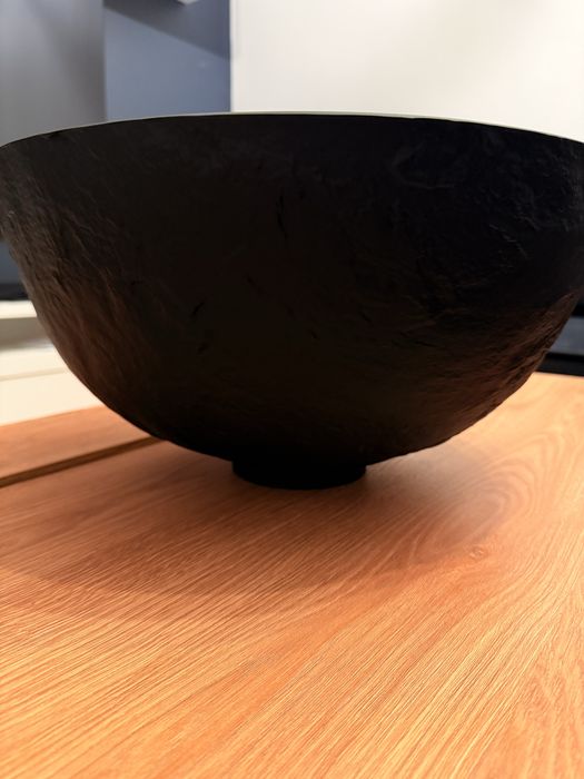 Umywalka czarna nablatowa ze strukturą