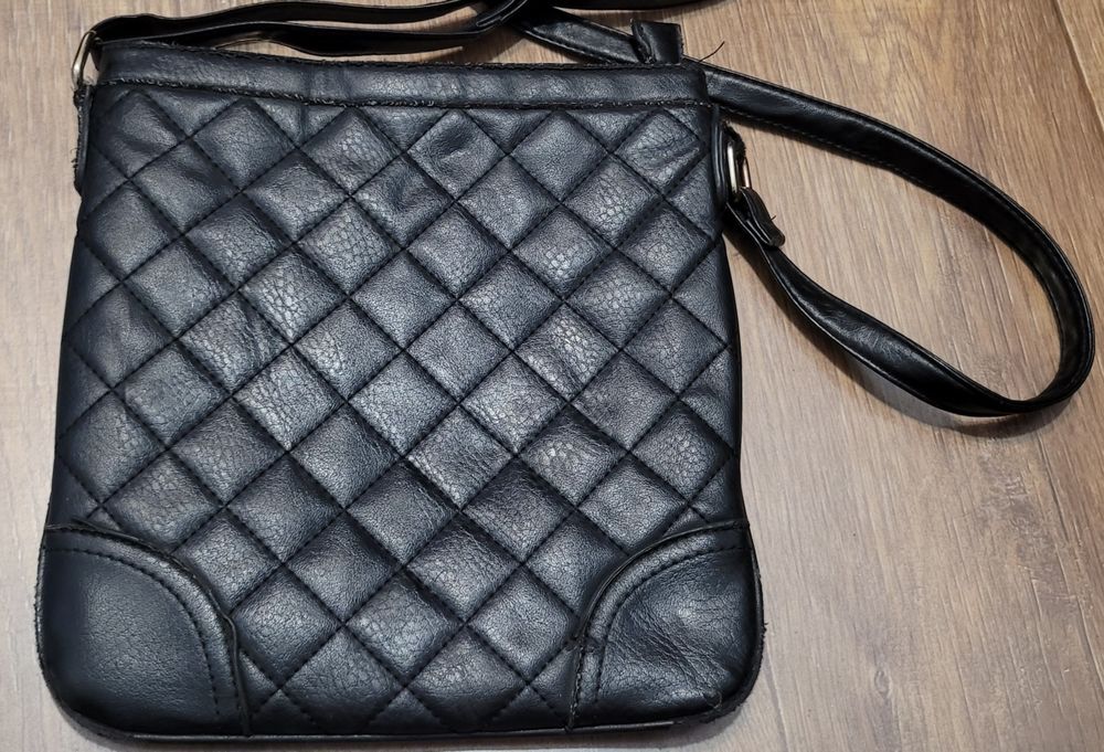 Czarna torebka tanio