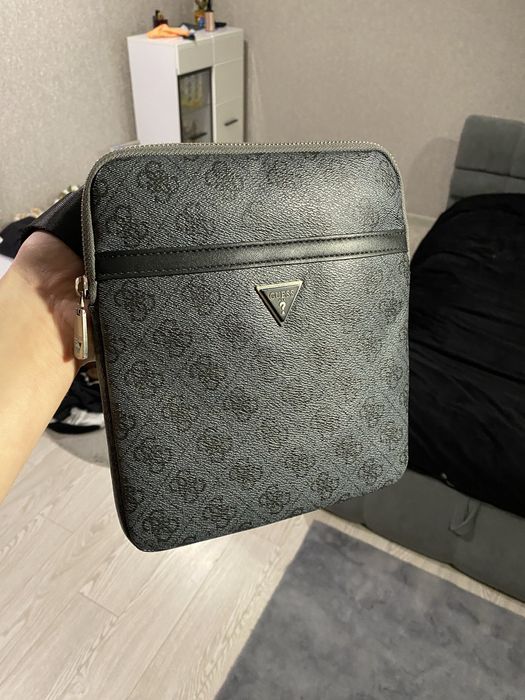 Сумка guess через плечо