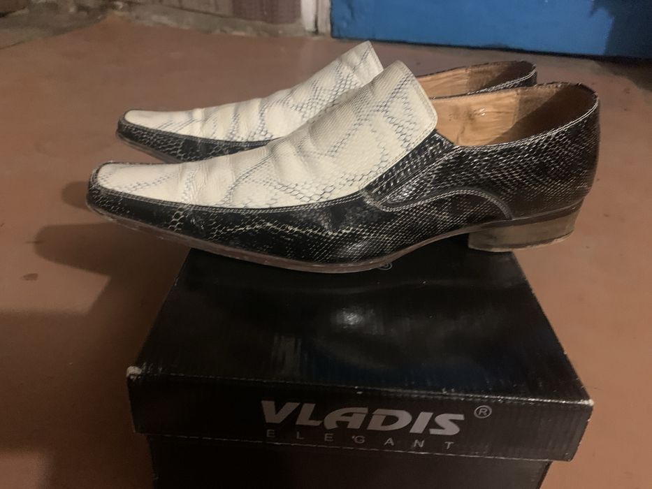 Мокасини з шкіри пітона