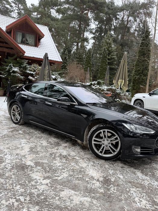 Tesla S85 rezerwacja