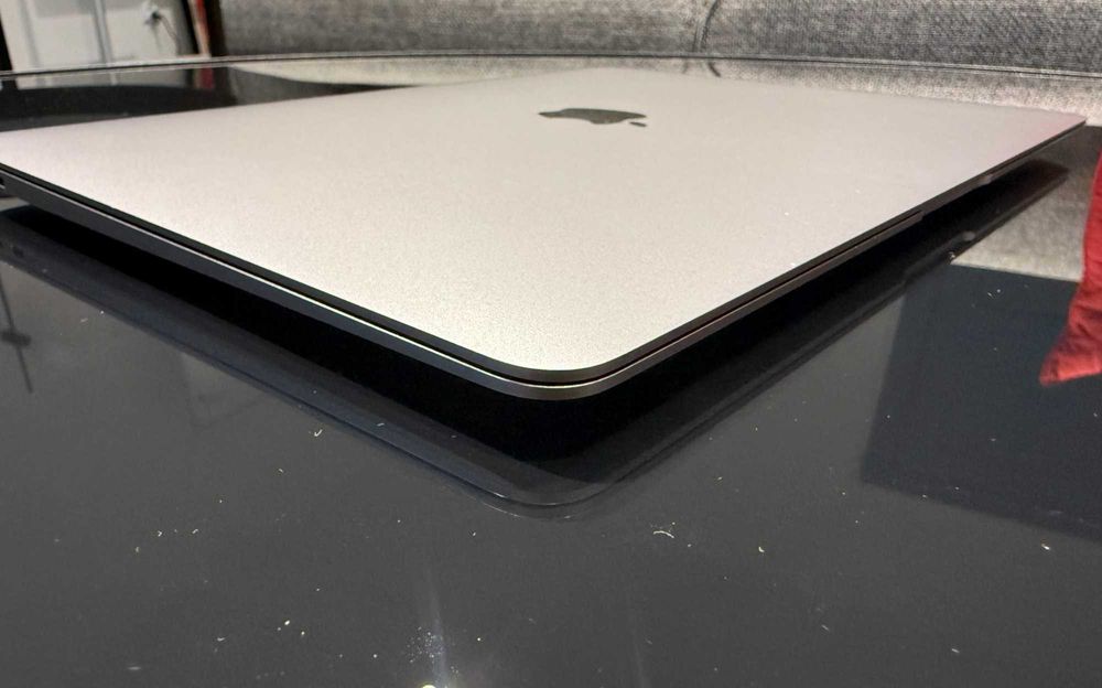 MacBook Air 13.3” M1 – 8GB RAM / 256GB – Space Gray (2020)