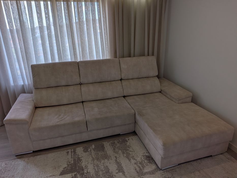 Sofá chaise longue bege