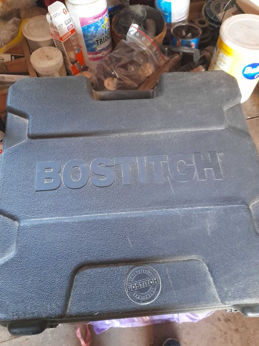 Gwoździarka bostitch do parkietu MFN-201