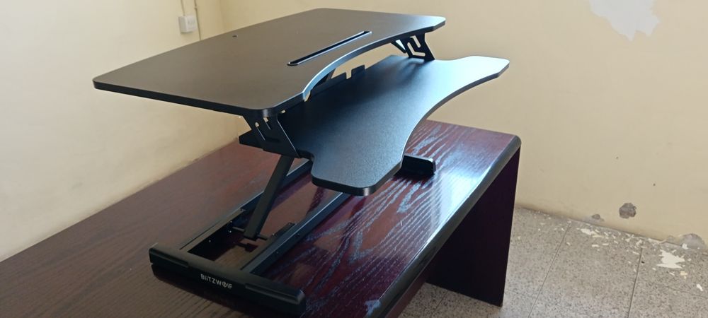 Plataforma de elevação para computador
