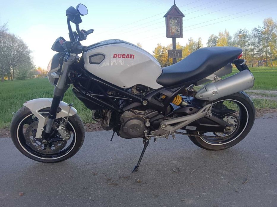 Ducati Monster 696