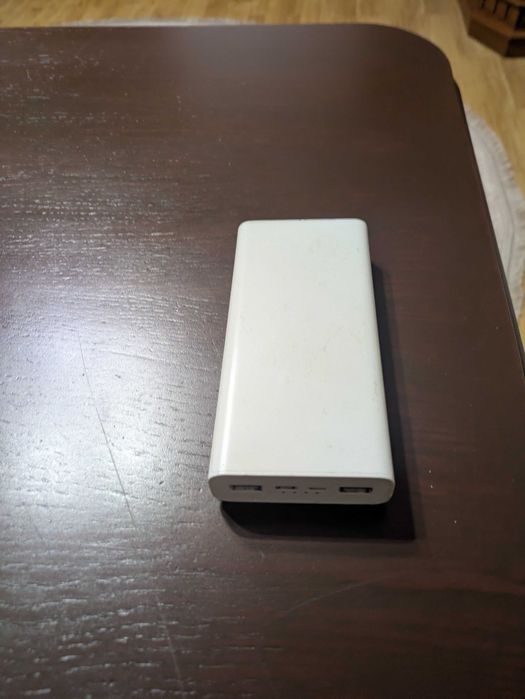 Продам білий павербанк