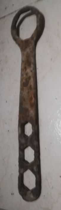 Chave Antiga de Rodas de Carroça