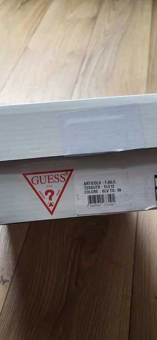 Sneakersy marki Guess