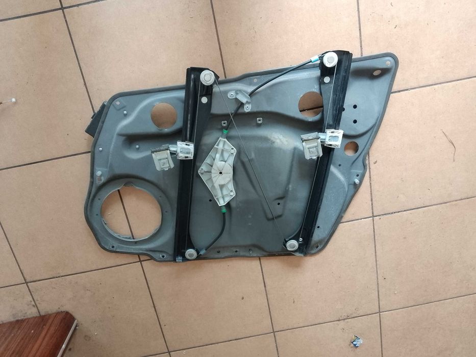 MERCEDES B-KLASA W245 mechanizm podnoszenia szyby lewy przód