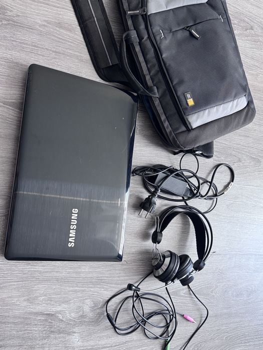 Ноутбук SAMSUNG NP300E5V