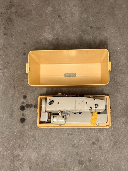 Maquina electrica de costura Oliva