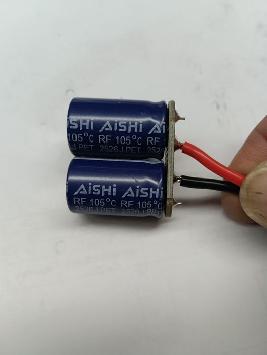 конденсатори Aishi RF , 2200 мкФ, 35V
на 2200 мкФ, 35 В.