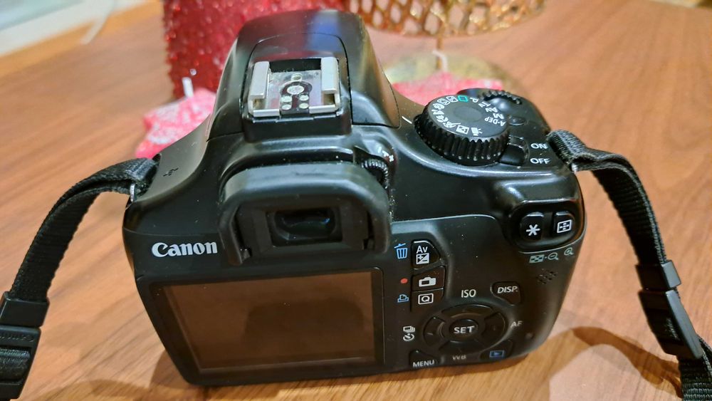 Máquina Fotográfica DLSR CANON EOS 1100D [Só o corpo]