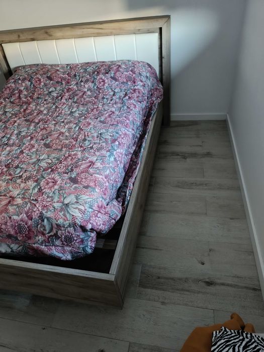 Cama 160x 200 com estrado