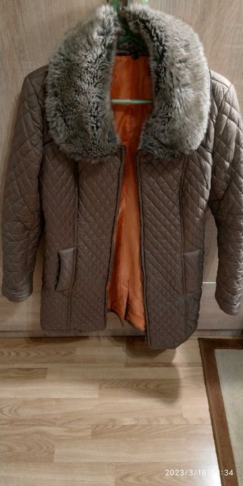 sprzedam damską kurtkę pikowaną.