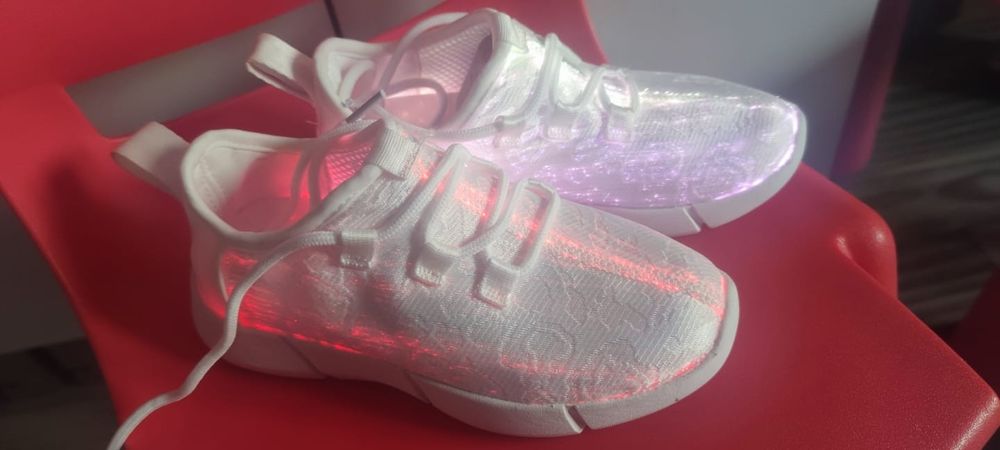 Buty świecące sneakersy adidas rozmiar 30