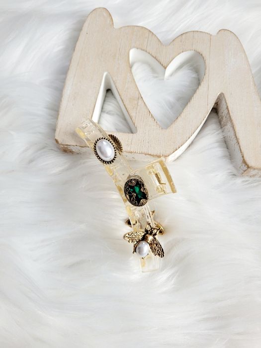 Elegancka spinka klamra do włosów mucha szmaragd perła