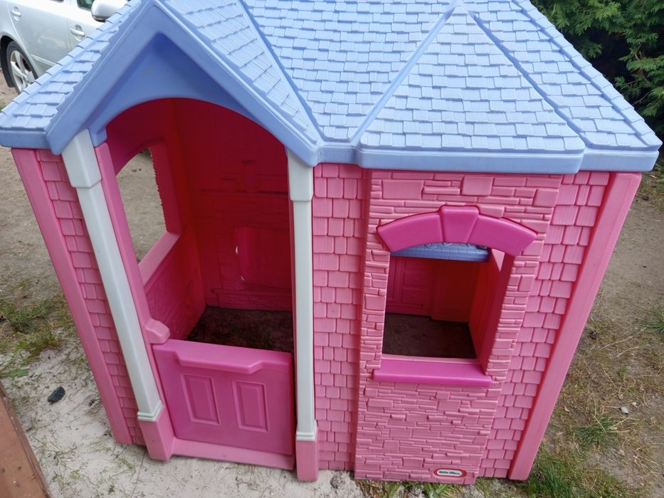 Różowy domek ogrodowy Little takes