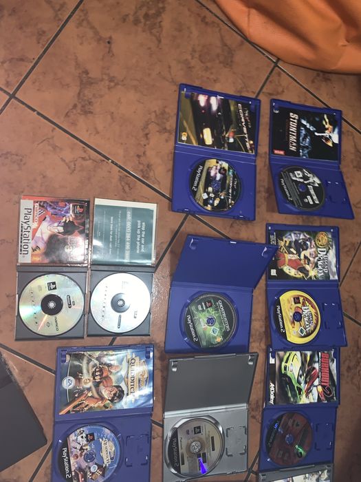 (LER) - Lot jogos ps1 ps2 ps4 psp + Playstastion 2 com comando. LER DESCRIÇÃO OBRIGADO.