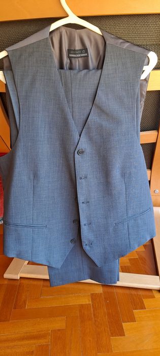 Fato completo, blazer. Colete e calças. Cor cinza escuro, como novo za