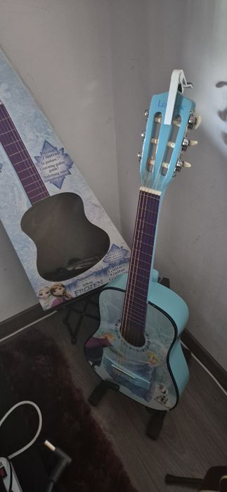 Guitarra frozen de criança