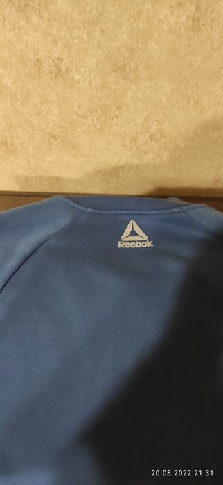Бомбер Reebok в отличном состоянии размер M.