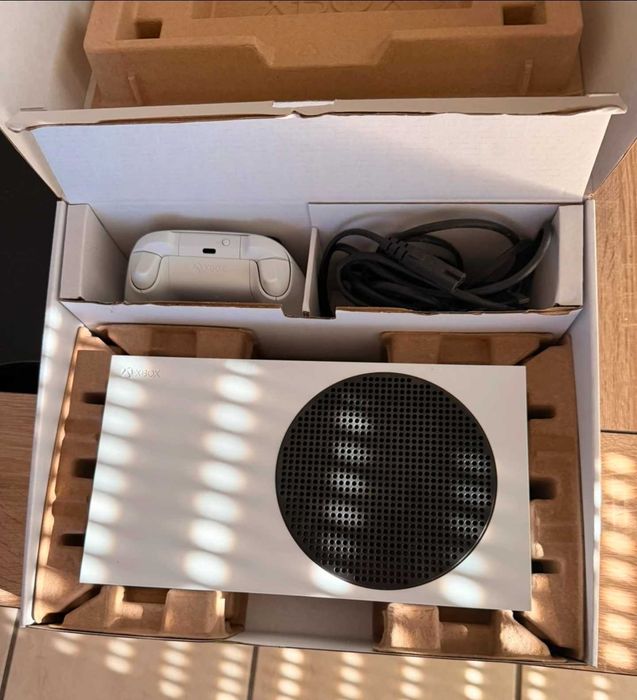 Xbox series S com caixa