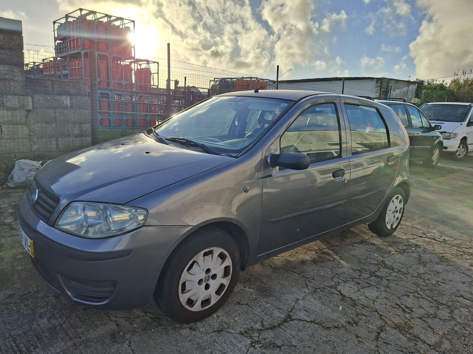 Fiat Punto 1200 cinza 5 portas 2003