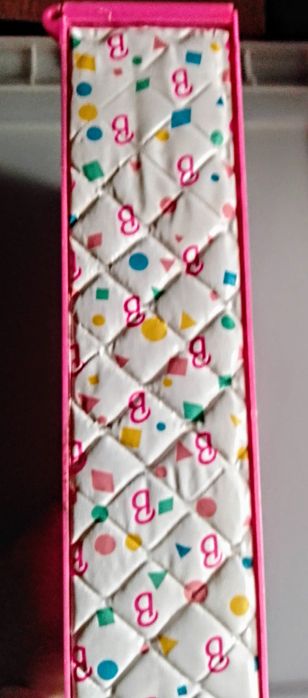 Barbie porta roupa 1993 para reaproveitar. Não é negociável.