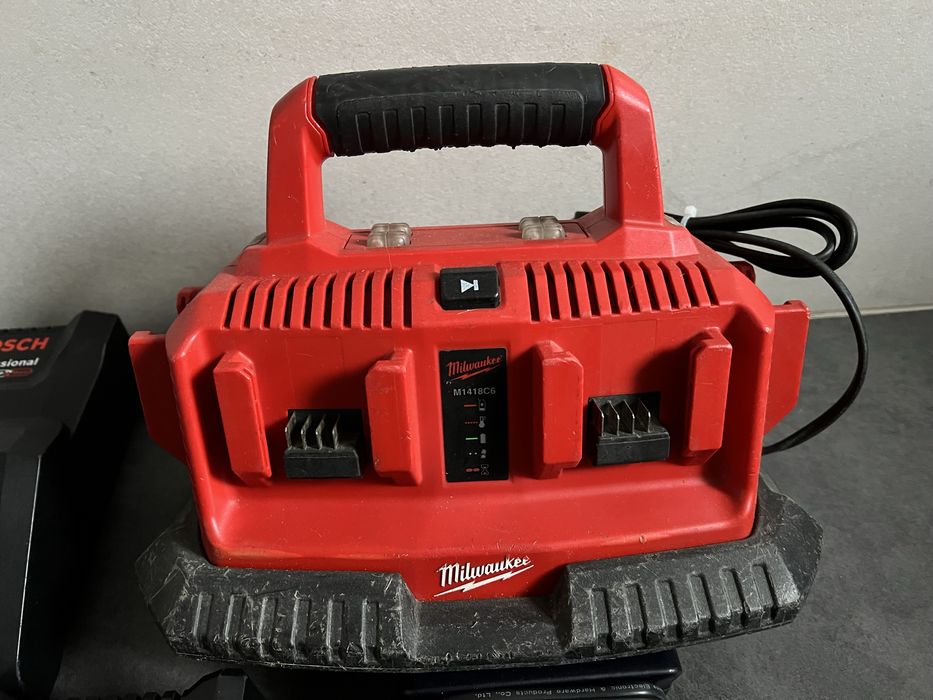 Зарядки, зарядні пристрої Bosch Мілвауке фестол