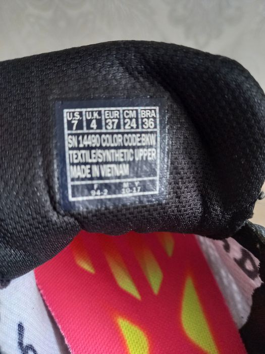 Продам кроссовки Skechers