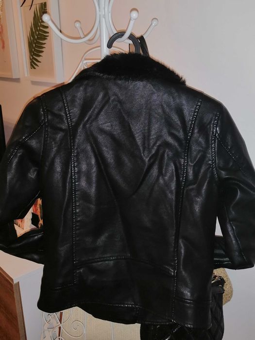 Casaco de estilo motard em pele para menina