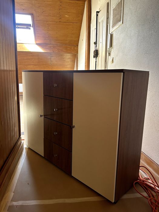 Aparador Moderno com Portas e Gavetas / Versatile Storage Cabinet