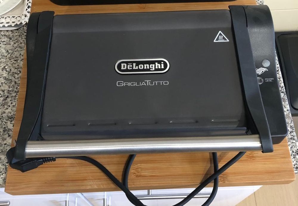 Grelhador/sandwisheira DeLonghi Nova
