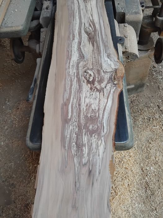 Madeira de nespereira tabuas