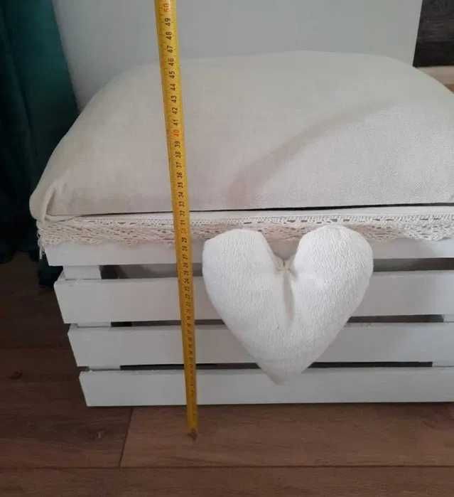 Puf siedzisko ze skrzynki biało kremowe duże HANDMADE