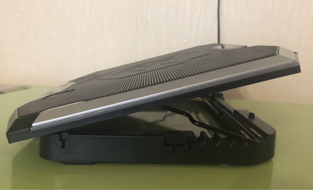 Охолоджуюча підставка GamePro CP870. Ідеальний стан + повний комплект