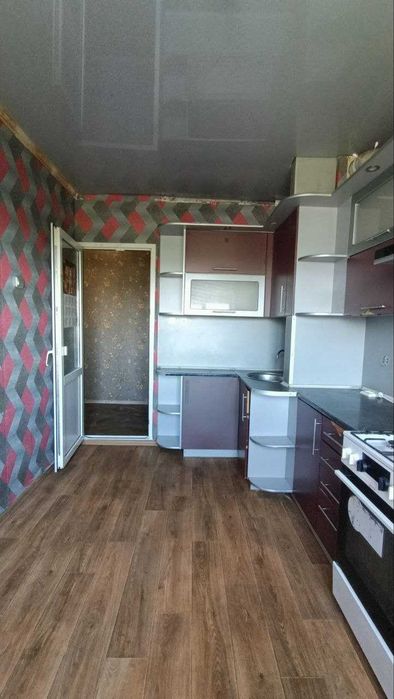 Продаж 3 кімнатної квартири КАРАЧУНИ