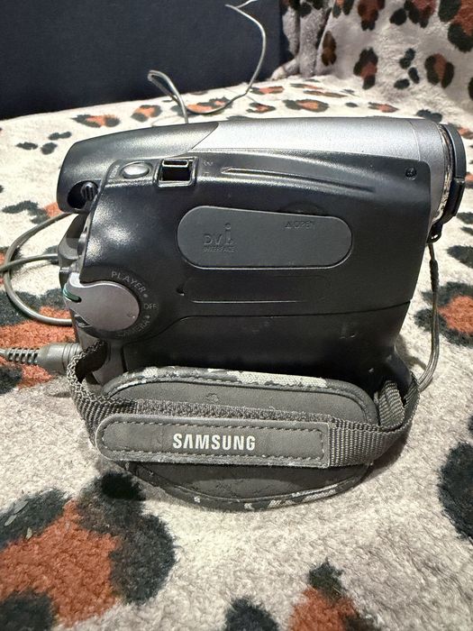 Видеокамера Samsung VP-D375W