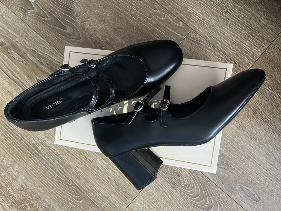 Czarne czółenka, rozmiar 39.